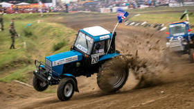 'Tractor racing' in contention to become 'new national sport' in Russia (VIDEO)