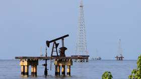 Venezuelan oil facilities © Reuters / Isaac Urrutia