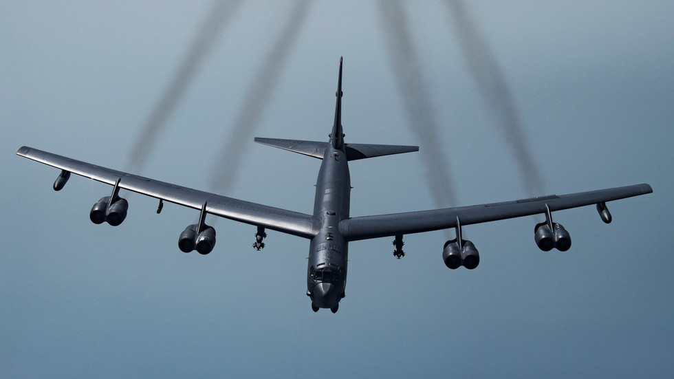 Russian Su-27 Fighter Jets Intercept US Nuclear-capable B-52 Bombers ...