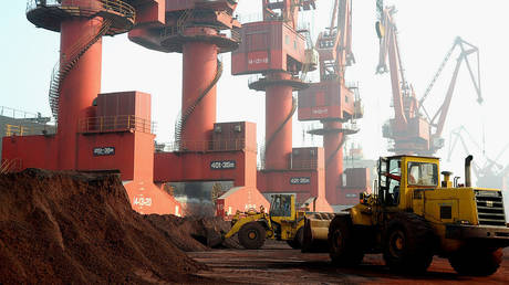 Workers transport soil containing rare earth elements for export at a port in Lianyungang, Jiangsu province, China © Reuters