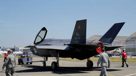 FILE PHOTO: U.S. airmen walk next to a Lockheed Martin F-35 Lightning II aircraft. © REUTERS/Pascal Rossignol