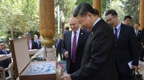 A cake, a vase and... a BOX of ice cream: Putin’s birthday gifts that blew Xi Jinping away (PHOTOS)