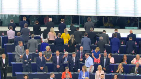Farage&rsquo;s Brexit Party MEPs turn their backs on EU Parliament opening ceremony