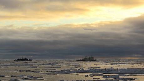 Russian MoD names naval officers who perished in deep sea sub fire