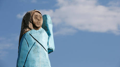Smurfette or first lady? Odd wooden statue of Melania Trump confuses and enrages locals (PHOTOS)