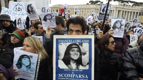 Vatican grave search for missing Italian teen finds tombs empty