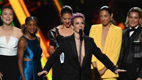 &lsquo;Arrogant piece of work&rsquo;: Rapinoe criticized over clip showing her signing youngster&rsquo;s ball (VIDEO)