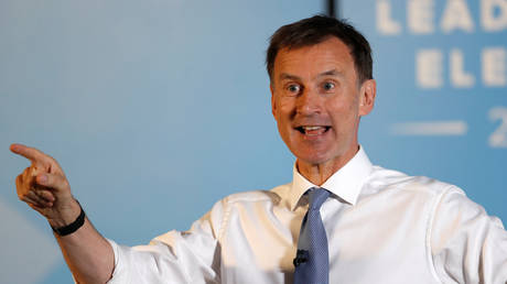 Jeremy Hunt defends press publishing ambassador leaks as Met Police scold journalists