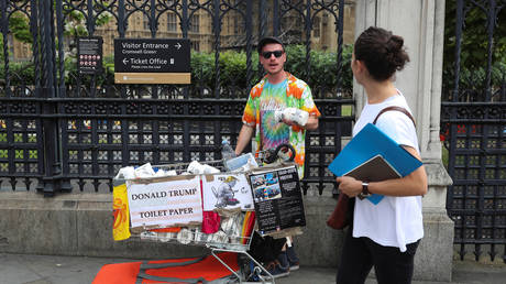 Trump brands London mayor &lsquo;incompetent&rsquo; after Met Police Twitter attack