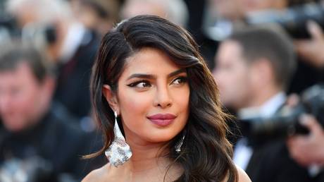 Priyanka Chopra dissed as ‘hypocrite’ over viral smoking photo after her asthma campaign