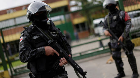 52 killed as prison gangs riot & decapitate rivals in Brazil (VIDEO)