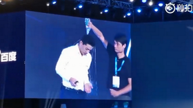 Stage intruder pours water on CEO of ‘China’s Google’ Baidu in brazen stunt (VIDEO)