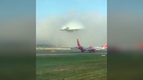 ‘Mind-blowing’: Emirates jet appears out of nowhere in amazing VIDEO