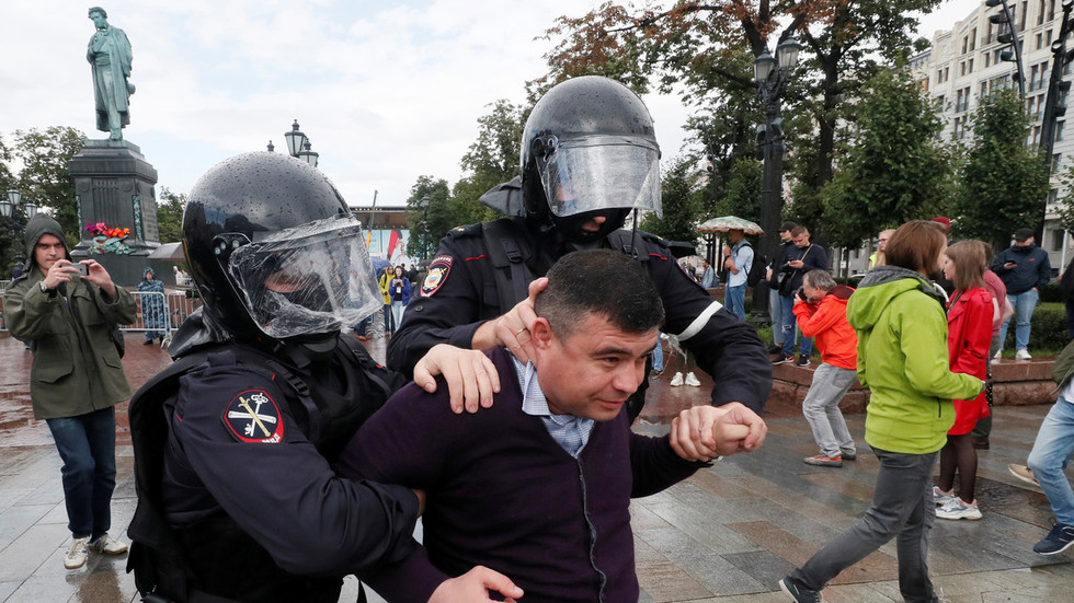 Hundreds detained at opposition protest over rejected Moscow city election candidates (VIDEOS)