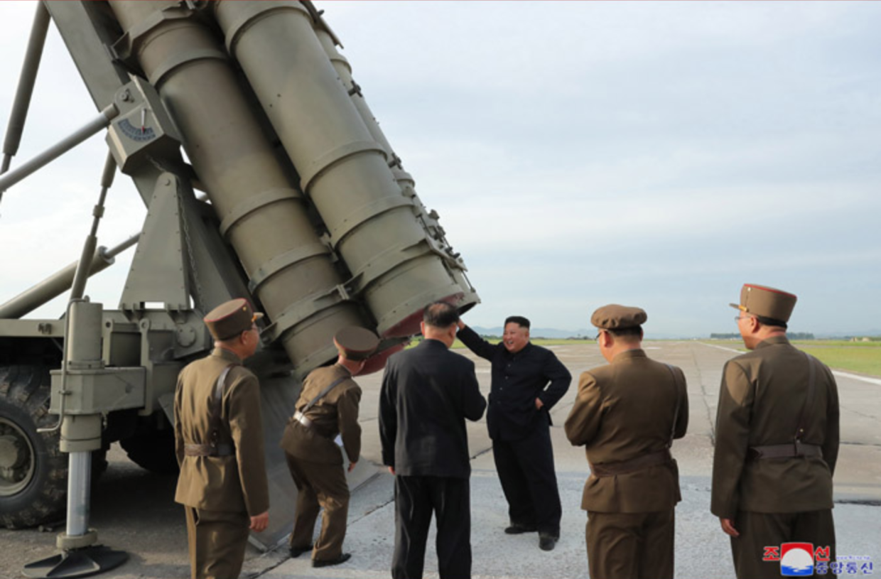 Воли ракете! Насмејани Ким тестирао „супер-велики вишецевни бацач ракета“ (фото)