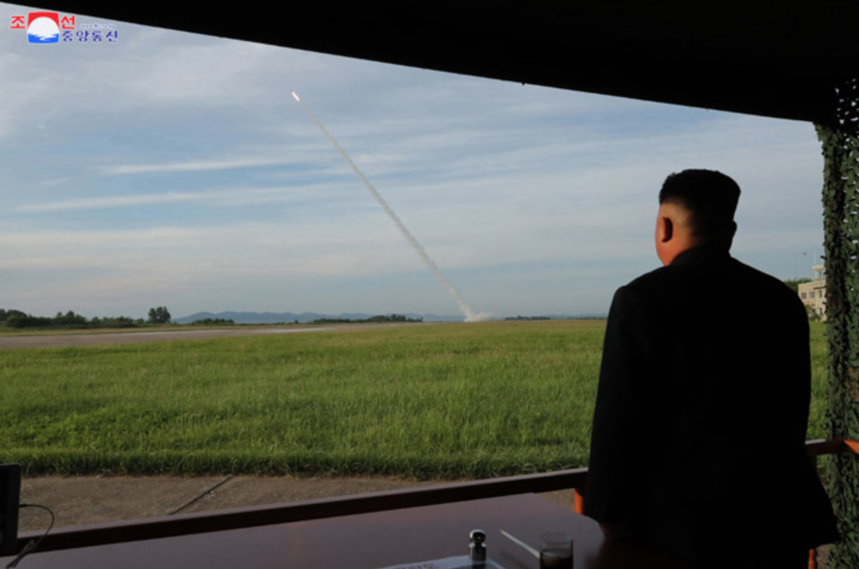 Воли ракете! Насмејани Ким тестирао „супер-велики вишецевни бацач ракета“ (фото)