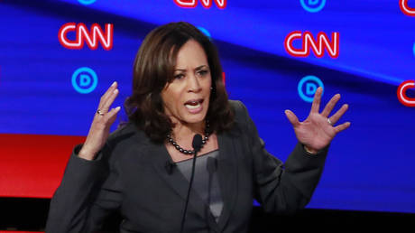 Kamala Harris gestures during the second Democratic debate © Reuters / Lucas Jackson