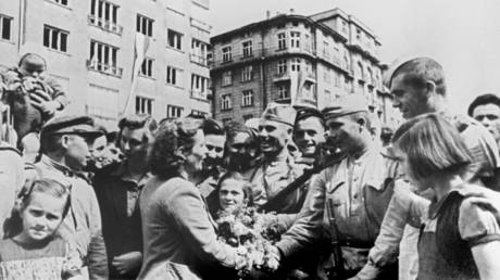 Residents of liberated Sofia greeting Red Army soldiers. 09.09.1944 © Sputnik