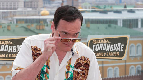 Quentin Tarantino poses for a photo in Moscow © Reuters / Shamil Zhumatov