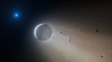 FILE PHOTO A white dwarf star vaporizes a minor planet as it orbits around it © CfA / Mark A. Garlick / NASA