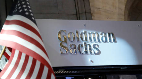 FILE PHOTO: The Goldman Sachs stall on the New York Stock Exchange © Reuters / Brendan McDermid