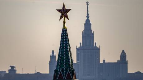 The Kremlin's Vodovzvodnaya Tower and the Moscow State University, Moscow © Sputnik / Vladimir Sergeev