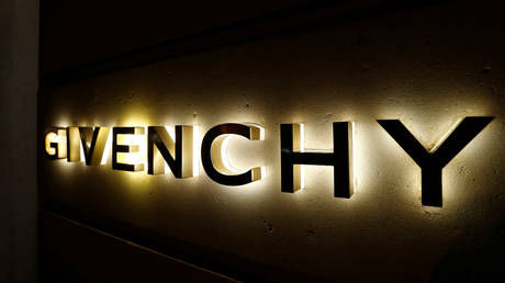 FILE PHOTO: Outside view of Givenchy's shop © Reuters / Regis Duvignau