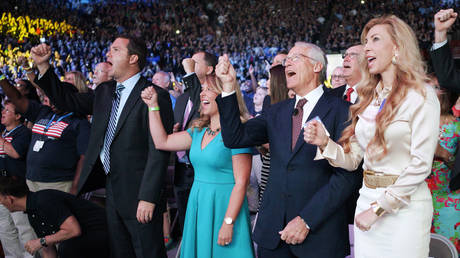 The Walton family pictured at a Walmart shareholders meeting in 2014. © Reuters / Rick Wilking