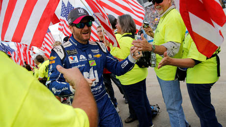 FILE PHOTO: Dale Earnhardt Jr. at the start of the Monster Energy NASCAR Cup Series Apache Warrior 400 race in Dover, Delaware, U.S. October 1, 2017. © REUTERS/Jonathan Ernst