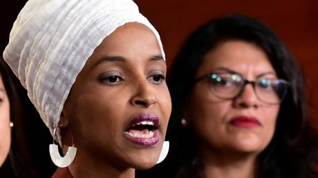 FILE PHOTO: U.S. Reps Ilhan Omar (D-MN) and Rashida Tlaib (D-MI)  ©  REUTERS/Erin Scott