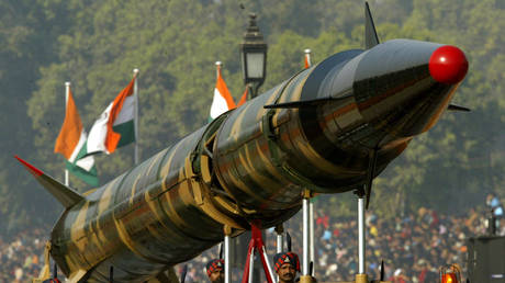 FILE PHOTO Agni II missile © REUTERS/Kamal Kishore