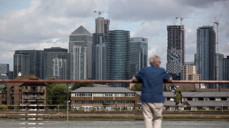 Fat cat bosses earn 117 times more than average UK worker, despite pay-cut &ndash; report