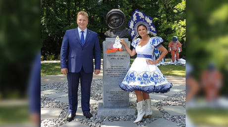 Bust of 1st human in space Yury Gagarin unveiled at Russian Cultural Garden in Cleveland, Ohio