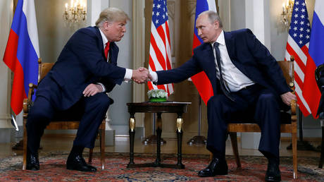 Donald Trump and Vladimir Putin shake hands in Helsinki, 2018 © Reuters / Kevin Lamarque
