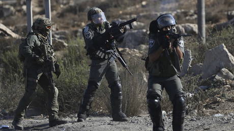 Israeli cops throw stun GRENADE at Haaretz photographer amid East Jerusalem arrests (VIDEO)