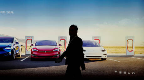 FILE PHOTO: A Tesla advertisement during the media day for the Shanghai auto show © Reuters / Aly Song