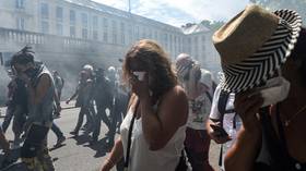 Clashes in Nantes as French police use tear gas on protesters following silent march (VIDEO)