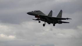 Indian Su-30 crashes into field & burns, both pilots survive (VIDEO)