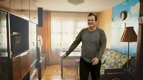 Once upon a time in… Chelyabinsk: Tarantino ‘helps’ Russian man sell his flat (PHOTOS)