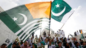 #HappyBirthdaySon: Indians mock Pakistan on Independence Day