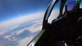 Dogfight at 20km altitude: WATCH Russian MiG-31 intercept intruder in STRATOSPHERE during drill