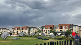 Residents spring into action as dozens of mattresses fly away in Colorado storm (VIDEO)