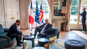 What’s French for ‘get your feet off my effing furniture’? BoJo slammed for ‘disrespecting’ Macron
