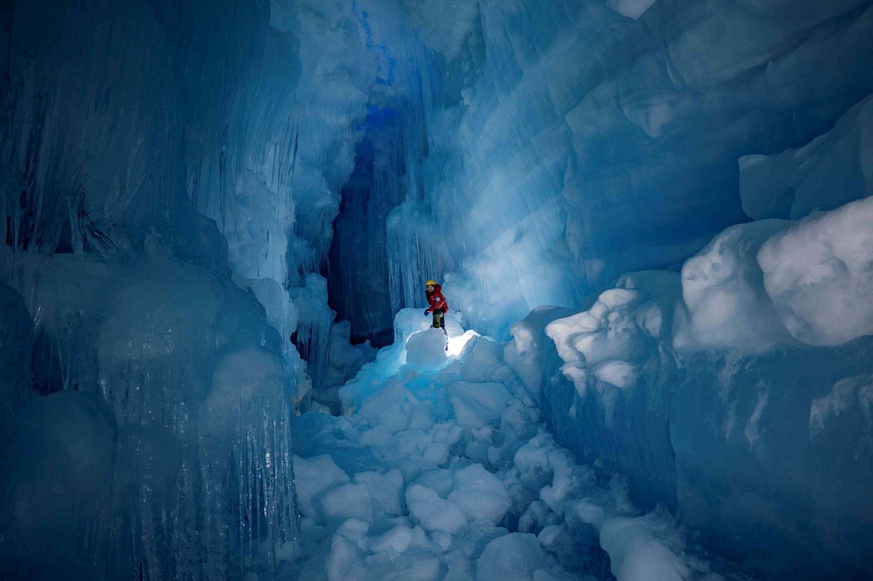 strange caves in antarctica        
        <figure class=