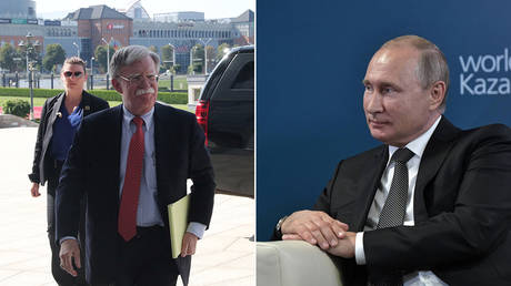 (L) US National Security Advisor John Bolton arrives in Minsk, Belarus, on August 29, 2019 © Reuters / BelTA / Nikolai Petrov; (R) Russian President Vladimir Putin © Sputnik / Aleksey Nikolsky