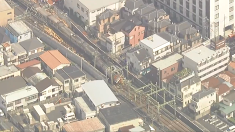Dozens injured after train smashes into truck & derails in Yokohama, Japan (VIDEOS)