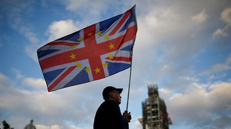 © Reuters / Henry Nicholls