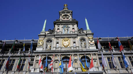 Right-wing Belgian MP lambasts ‘Islamic occupation’ from top of Antwerp city hall (VIDEO)