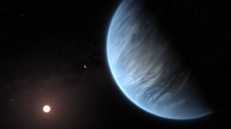 Earth not so unique? First &lsquo;habitable&rsquo; world with WATER in atmosphere found using Hubble
