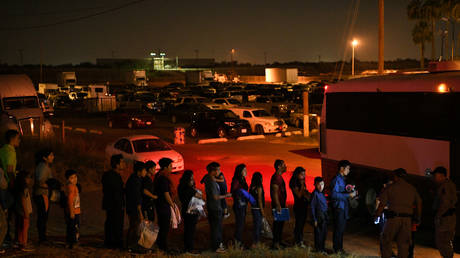 SCOTUS overrules federal judge, allows Trump&rsquo;s asylum restrictions to take effect